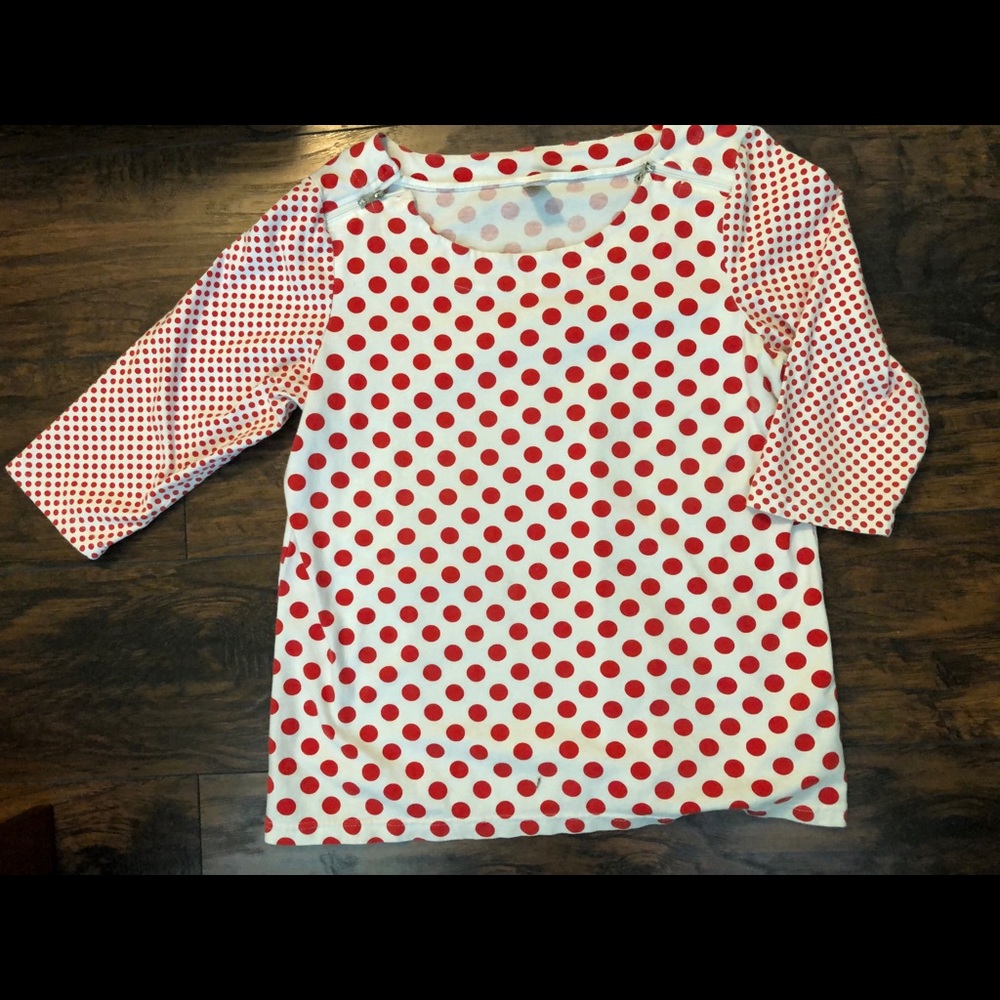 Cute Zippes at neck red/white tee 3/4 sleeve polka dots.